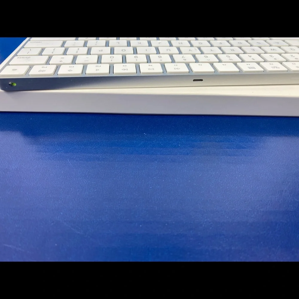 Apple Magic Keyboard - White